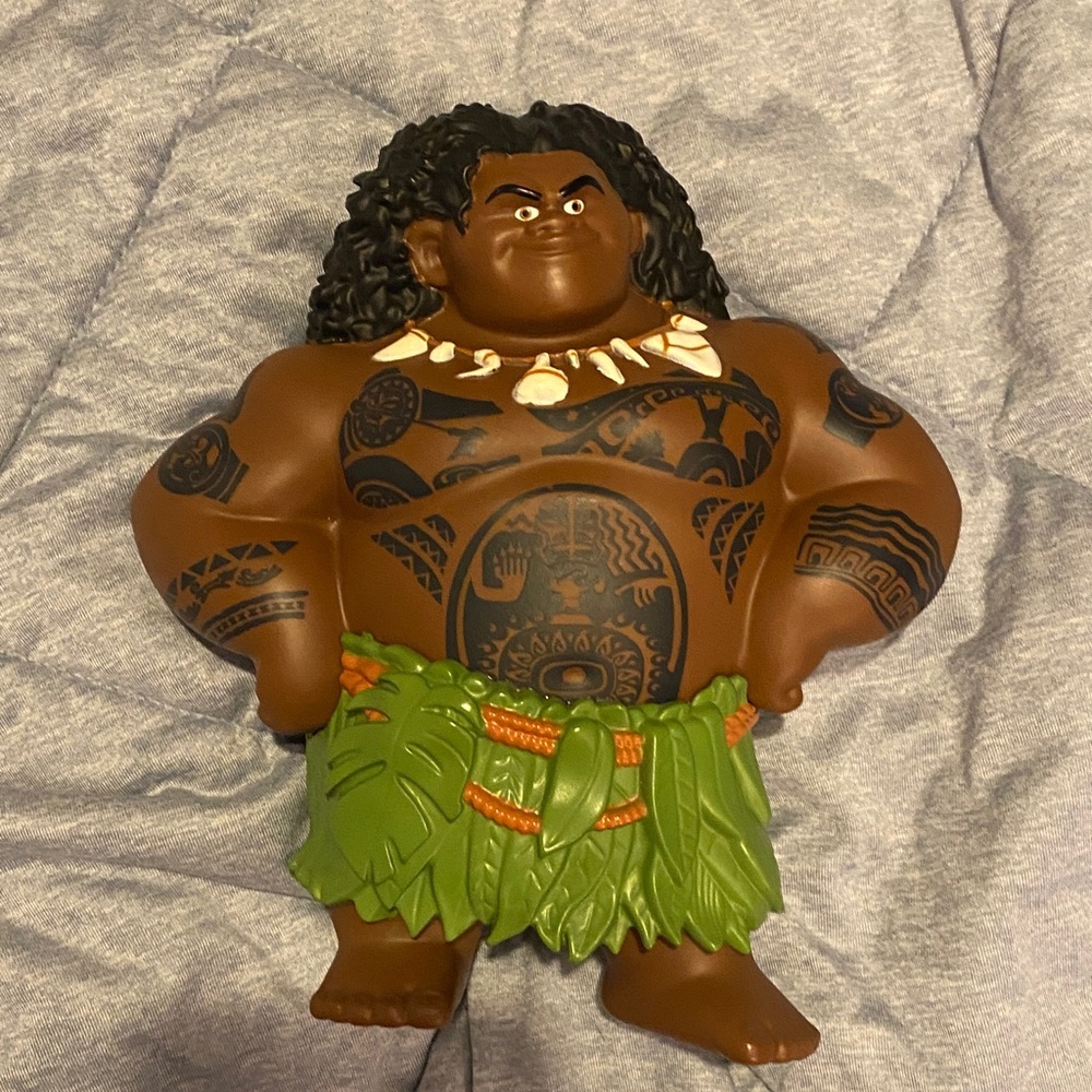 Maui Figurine with Green Skirt